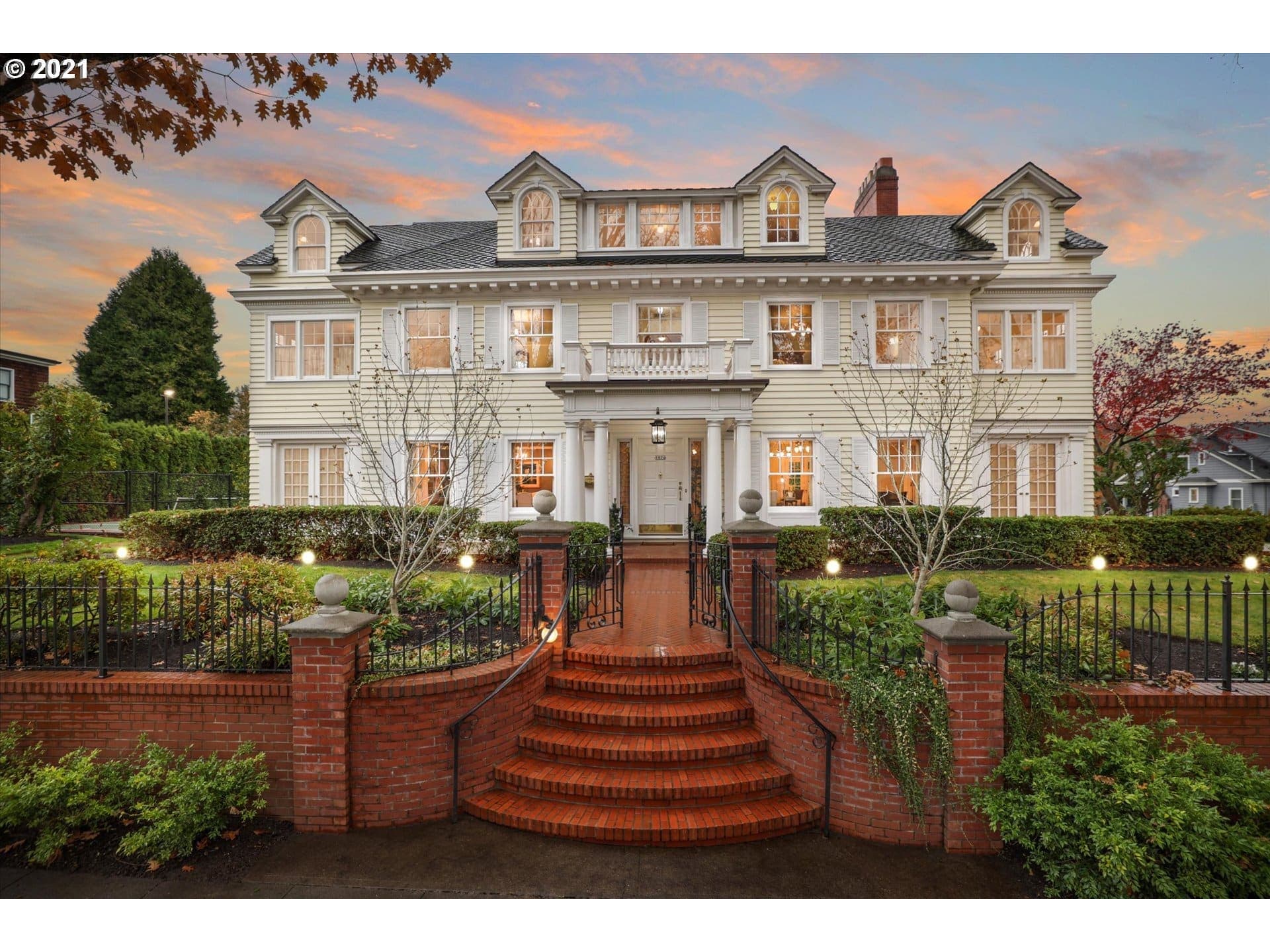 Greek Revival Architectural Style: The Return of Classical Beauty