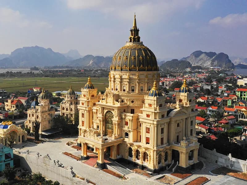 Classical Architectural Style: The Essence of Art and History in Interior and Exterior Design